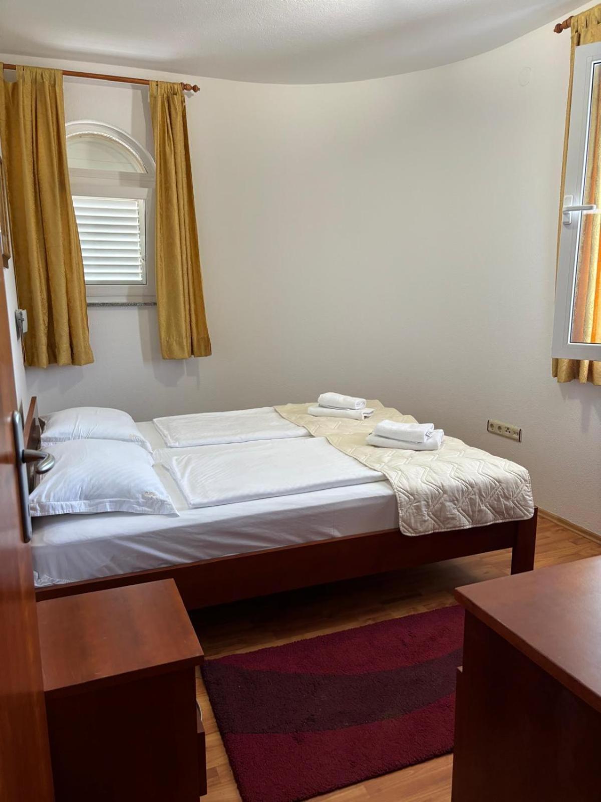 Apartments Sulekic Sveti Filip i Jakov Eksteriør billede